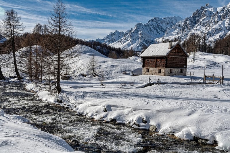Mountain Escape Cabin